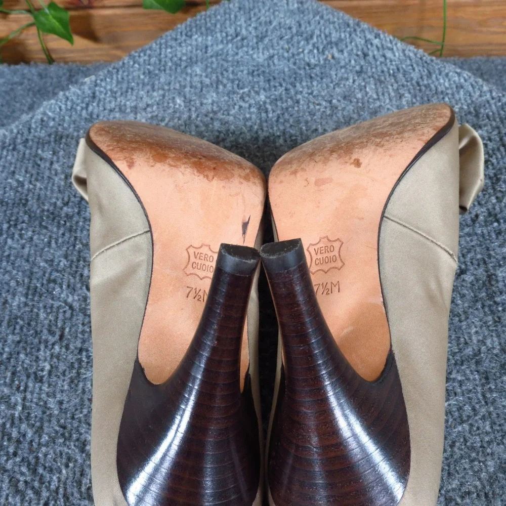 BP. Fabulous Women‎ Heel Size 7.5 Formal Evening Peep Toe Bow Champagne Fabric